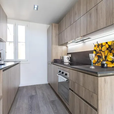 Cosy 1 Bdr Near Garibaldi Square - Floor & Ac Apartment *