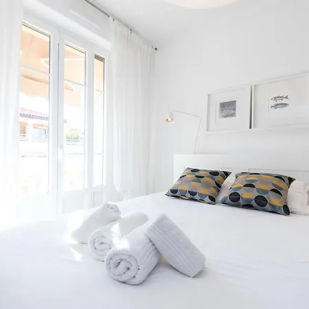 Cosy 1 Bdr Near Garibaldi Square - Floor & Ac Nice