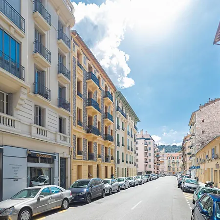 Cosy 1 Bdr Near Garibaldi Square - Floor & Ac Apartment *