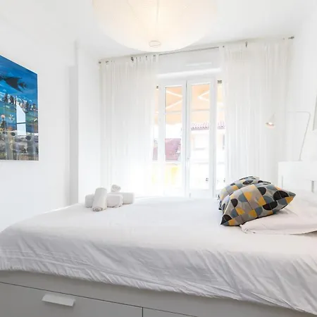 Cosy 1 Bdr Near Garibaldi Square - Floor & Ac * 니스