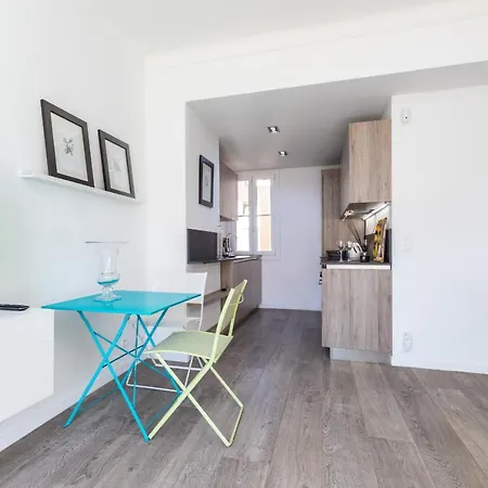 Cosy 1 Bdr Near Garibaldi Square - Floor & Ac