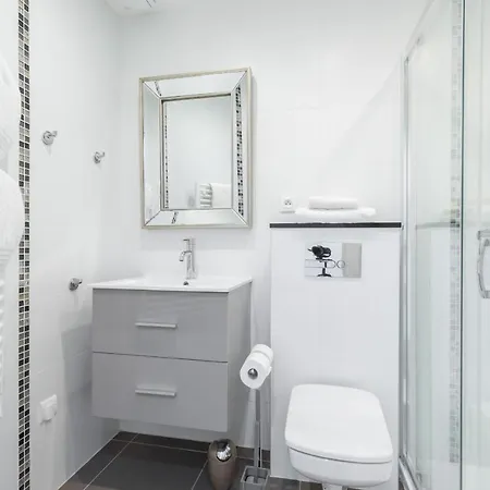Cosy 1 Bdr Near Garibaldi Square - Floor & Ac *